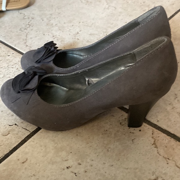 Pumps - Picture 2 of 4